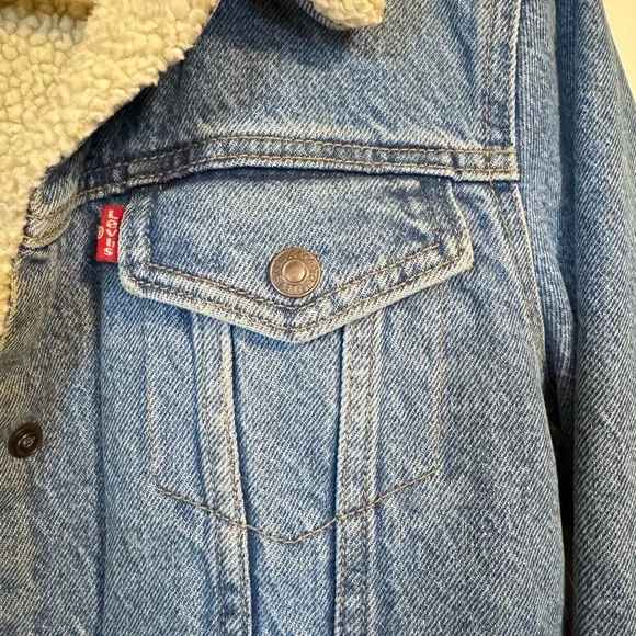 Levi's Medium Wash Sherpa Lined Denim Jacket - Picture 4 of 7